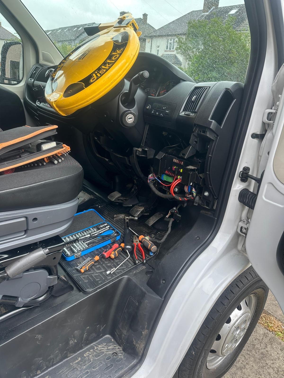 Auto locksmith Harehills Leeds — lost car key replacement LS9 inner Leeds